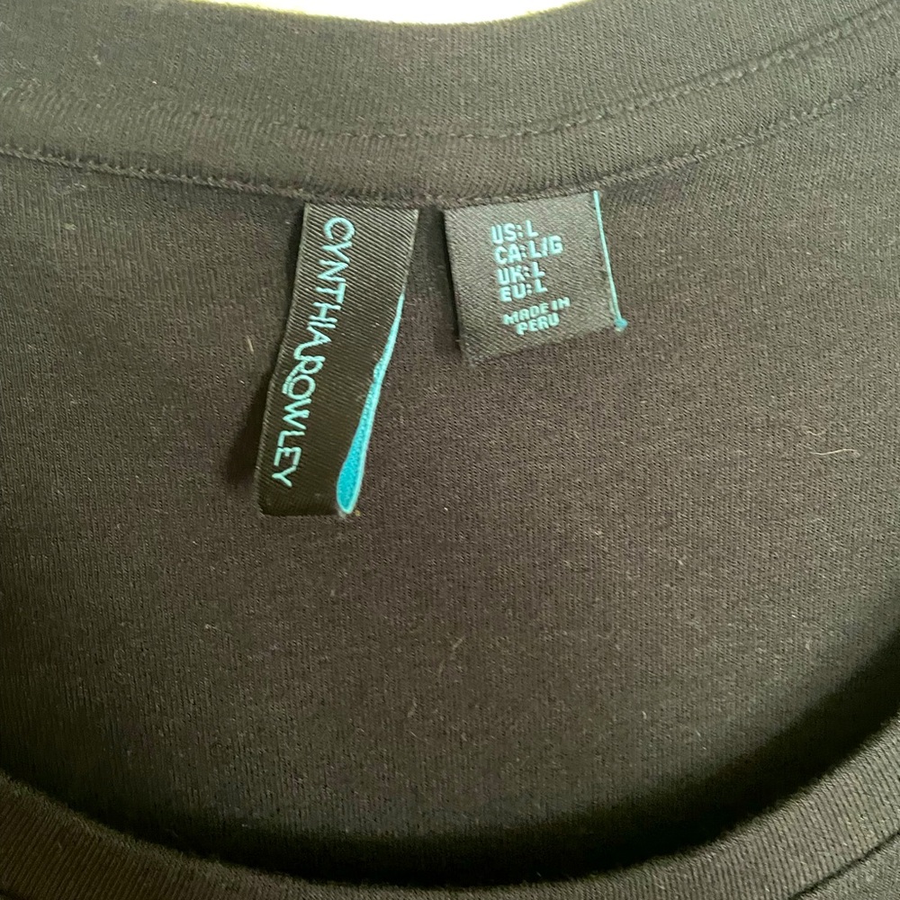 Fitted black T-shirt